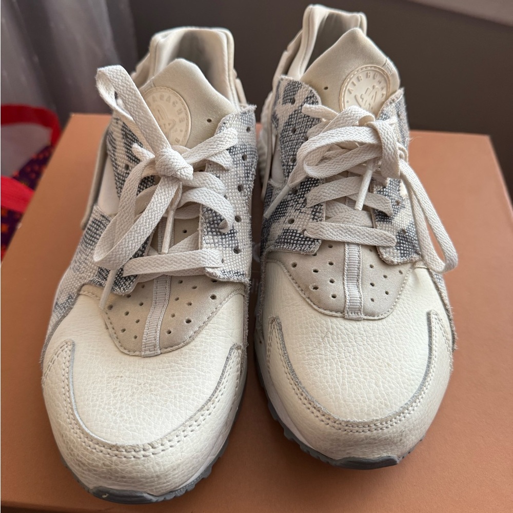 Nike Air Huarache - Grey/Cream Sneakers